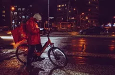 В Петербурге новость о введении QR-кодов увеличила спрос на курьеров и удаленку в 3 раза