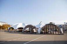 В Ставрополе на площади Ленина продолжают устанавливать ледовый каток