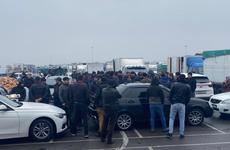 В Ростове-на-Дону торговцы с рынка в старом аэропорту вышли на стихийный митинг 23 октября