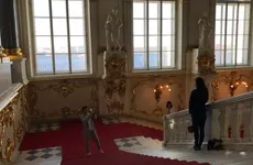 Иностранные туристы не смогут попасть в театры и музеи Петербурга по QR-коду