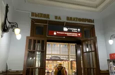 На вокзалах Петербурга устроили облаву на безмасочников