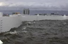 Из-за вероятного подъема воды в Неве частично закрыты затворы дамбы в Петербурге
