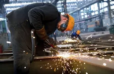 Профсоюзы Петербурга предупреждают о забастовках из-за обязательной вакцинации