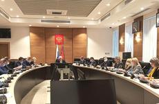 «Первыми прививайтесь, покажите QR-коды и носите маски»: жители Волгоградской области обвинили депутатов и чиновников в двойных стандартах