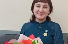 Две многодетные мамы из Ангарского округа награждены Почетными знаками «Материнская слава»