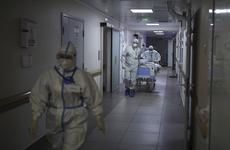 Противники вакцинации от COVID-19 посетили красную зону больницы имени Филатова