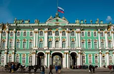 Эрмитаж требует почти 7 млн рублей с мужчины, который украл 75 экспонатов