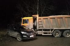 Грузовик протаранил остановку транспорта в Рязани