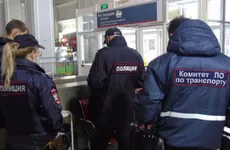 В Ленобласти за период нерабочих дней выявили 57 пассажиров-нарушителей масочного режима. Им грозит повестка в суд и штраф