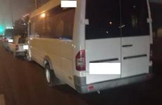 Два «Мерседеса» и «Фольксваген» столкнулись на улице Доваторцев в Ставрополе из-за несоблюдения дистанции