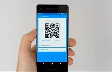 Петербуржцы подали в суд на Смольный из-за QR-кодов