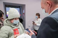 Двое из пяти опрошенных россиян уже сделали прививку от коронавируса, говорится в исследовании ВЦИОМ