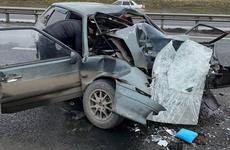 В Каменском районе ВАЗ врезался в трактор дорожной службы, есть погибший