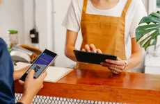 Решение о введении QR-кодов в общепите и ТРК в Петербурге примут в четверг