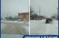 Из-за жуткой метели в Ростовской области пять трасс заблокировали для движения