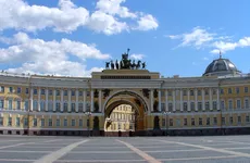Перед аркой Главного штаба открылась галерея скульптур под открытым небом