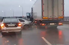 Под Воронежем на трассе М-4 «Дон» столкнулись 10 машин: появилось видео