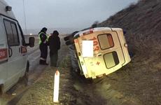 На Ставрополье машина скорой помощи опрокинулась на трассе