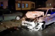 Легковой автомобиль протаранил машину на Первомайском проспекте