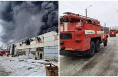 Крупный пожар бушует в Шахтах на заводе полимерной упаковки
