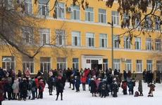 Из школы в Волгоградской области эвакуировали 700 человек