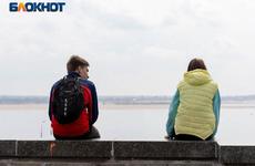 Трое волгоградцев, в том числе несовершеннолетний, предстанут перед судом за вымогательство денег у прохожего