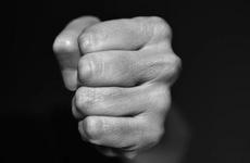 КС постановил изменить уголовный кодекс для защиты жертв домашнего насилия