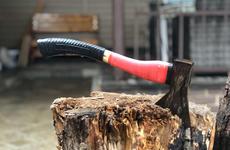 В Волгограде при падении из окна чудом спаслась двухлетняя девочка