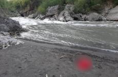 Поиски туристов, которых унесло течением реки в Адыгее, приостановлены из-за темноты