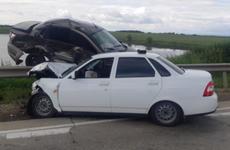 На трассе в Адыгее столкнулись два автомобиля, которыми управляли полицейские