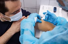 Губернатор Андрей Чибис прошёл ревакцинацию