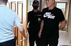 Подпольное казино накрыли на севере Волгограда: задержания попали на видео