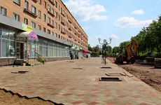Общественную территорию около ГДК продолжают благоустраивать. В ближайшее время смонтируют амфитеатр