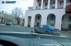 В Волгограде автомобиль «Рено Логан» врезался в столб