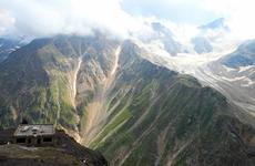 Автомобиль сорвался с грузового подъемника в ущелье Адыр-Суу в Кабардино-Балкарии