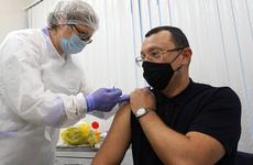 Обязательную вакцинацию ряда категорий граждан ввели в Омской области