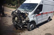 На Ставрополье машина скорой помощи столкнулась с грузовым тягачом