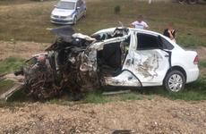 В результате столкновения легковушки и фуры погибло трое ставропольцев