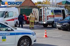 В Волгограде водитель люксовой иномарки врезался в такси с пассажирами