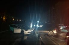 В Дубовском районе иномарка с пенсионеркой и ребенком в салоне влетела в асфальтоукладчик