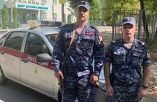 Росгвардейцы вытащили двух детей из горящего дома в Волгограде