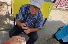 Раздал пенсионерам деньги и заплатил за всех в маршрутке: камышинский блогер покоряет интернет
