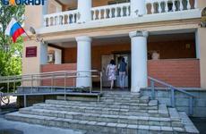 Дружба с осужденным привела сотрудника колонии на скамью подсудимых в Волгограде