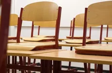 В одном из классов петербургской школы штукатура обрушилась на школьников в День знаний