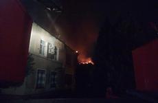 В Волгодонске ночью произошел крупный пожар в многоквартирном жилом доме