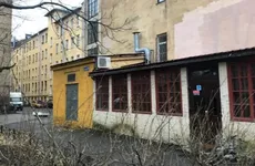 Владелец кафе незаконно добавил пристройку к доходному дому Френкеля
