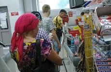 Пенсионер набросился на продавщицу за отказ разменять деньги