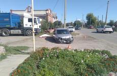 В Урюпинске женщина-водитель после ДТП оказалась с травмами в цветочной клумбе