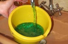 Жители Камышина могут увидеть зеленую воду из-под крана