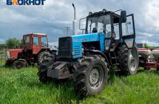 В Воронежской области «Жигули» врезались в забор: пострадали трое человек